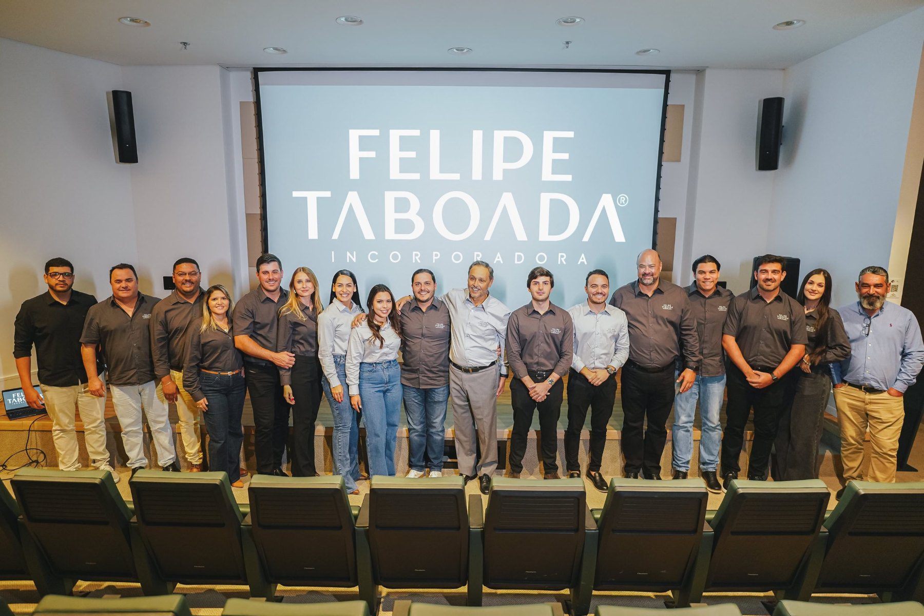 Equipe e sócios da Felipe Taboada Incorporadora, empresa nascida da fusão entre Grupo Paranatex e Grupo Taboada