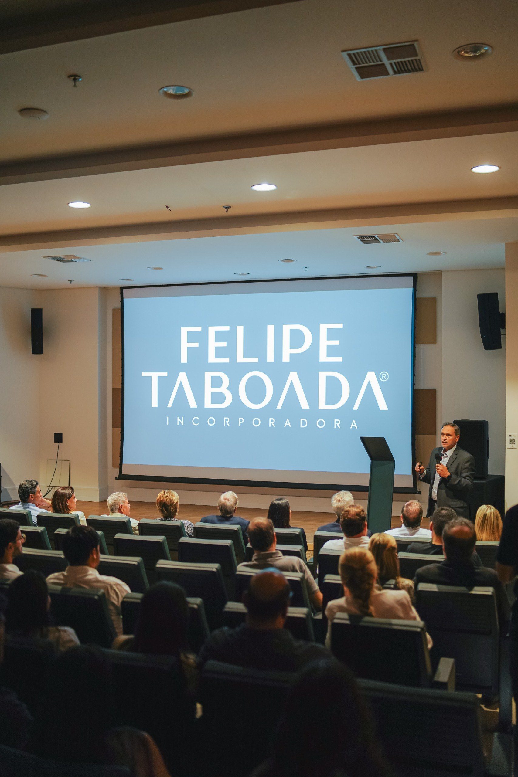 Luiz Henrique Taboada discursa durante a apresentação da Felipe Taboada Incorporadora em Londrina